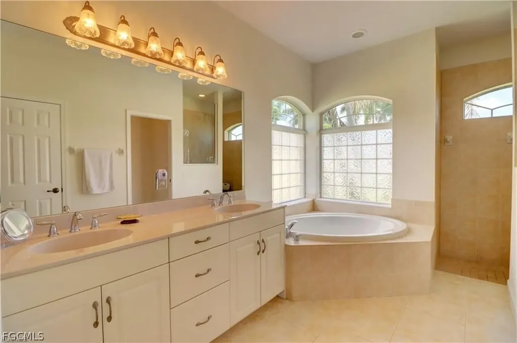2216 SW 43rd Lane Cape Coral FL 33914