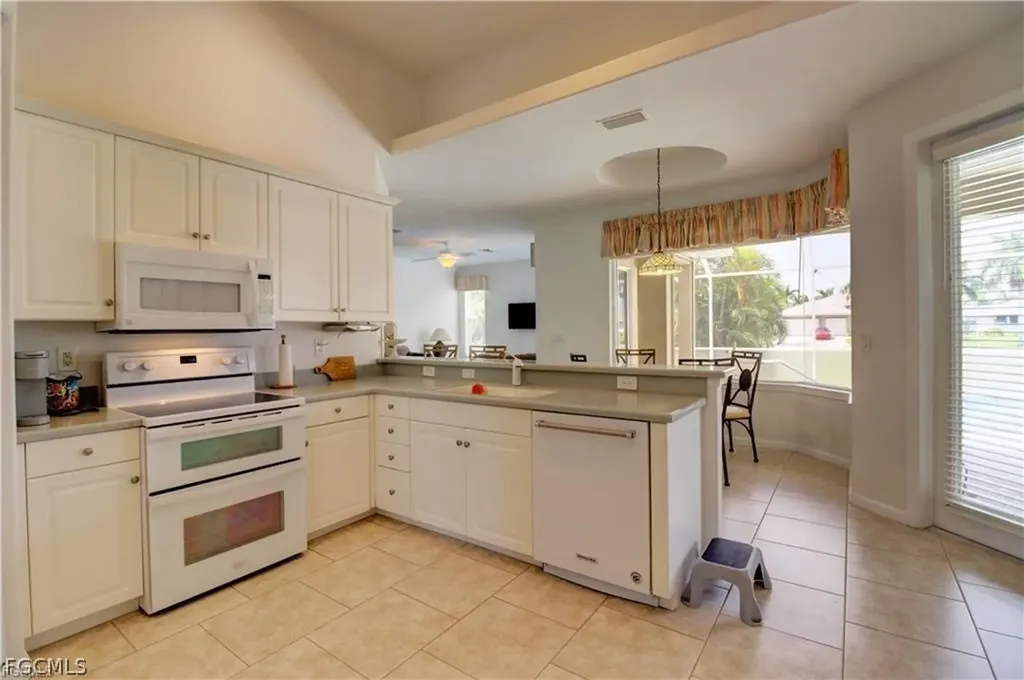 2216 SW 43rd Lane Cape Coral FL 33914