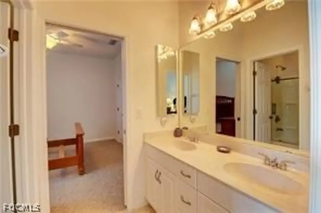 2216 SW 43rd Lane Cape Coral FL 33914