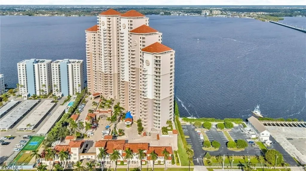 2080 W 1st Street Fort Myers FL 33901
