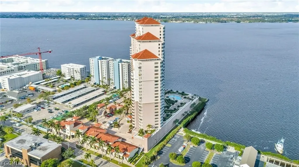 2080 W 1st Street Fort Myers FL 33901
