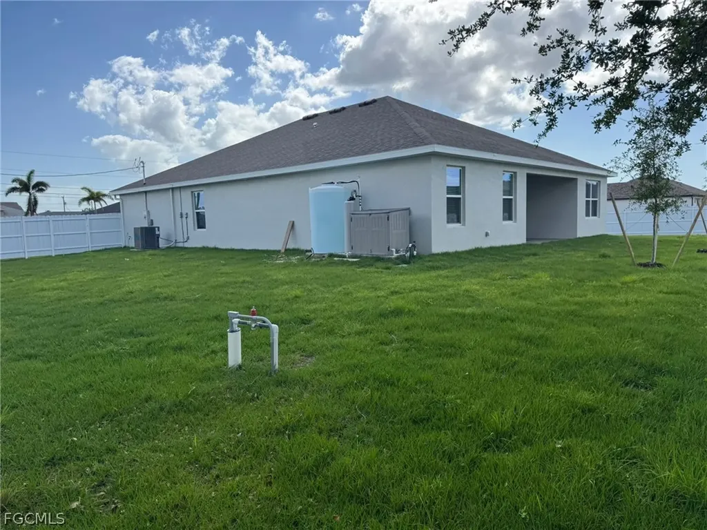 1621 NW 9th Terrace Cape Coral FL 33993
