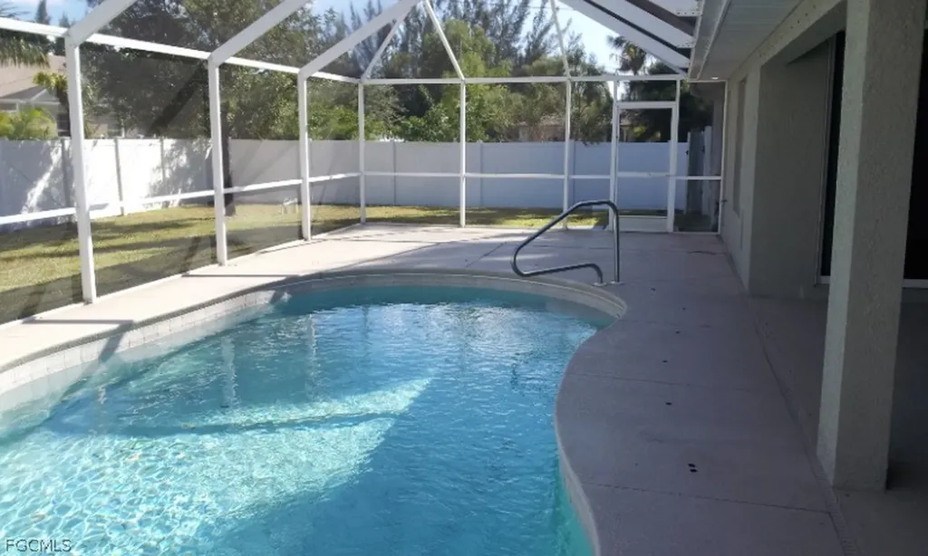 2733 SW 11th Place Cape Coral FL 33914