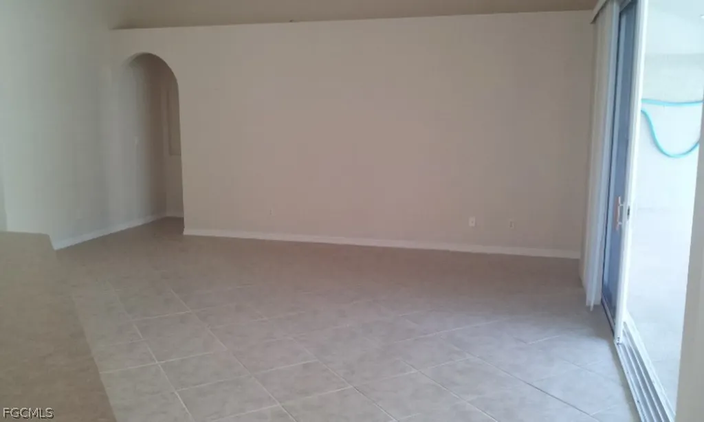 2733 SW 11th Place Cape Coral FL 33914
