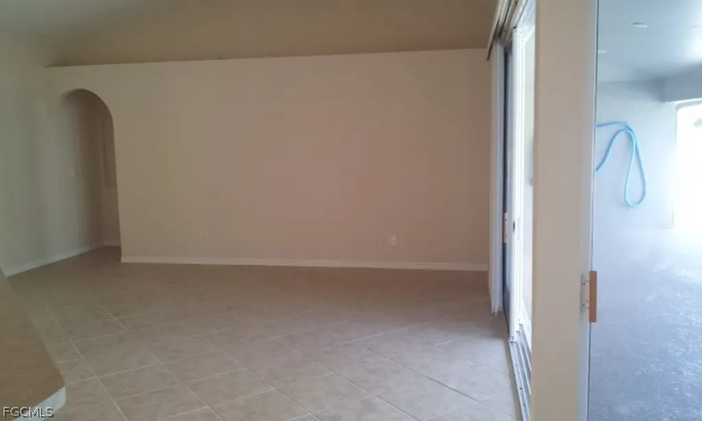 2733 SW 11th Place Cape Coral FL 33914
