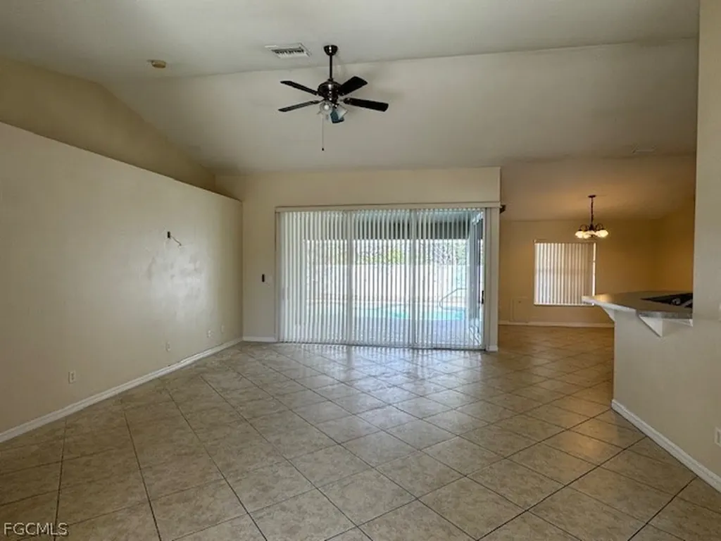 2733 SW 11th Place Cape Coral FL 33914