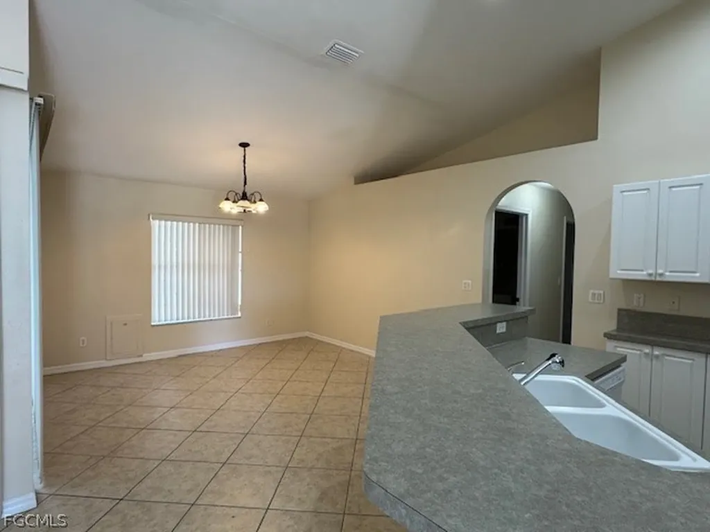 2733 SW 11th Place Cape Coral FL 33914
