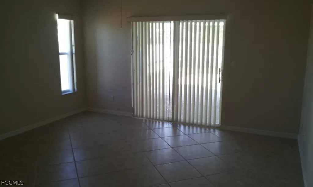 2733 SW 11th Place Cape Coral FL 33914