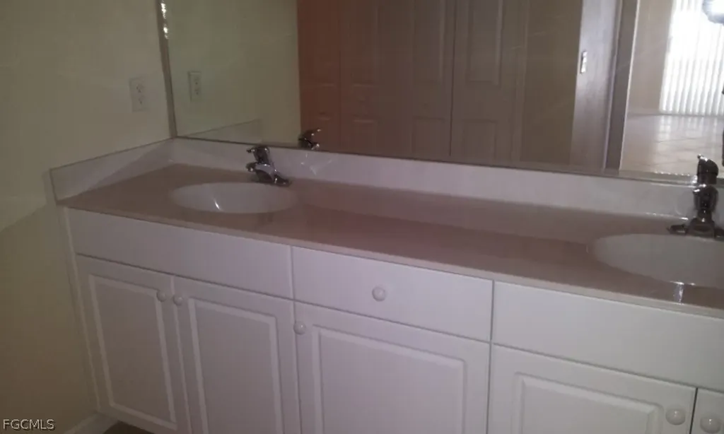 2733 SW 11th Place Cape Coral FL 33914