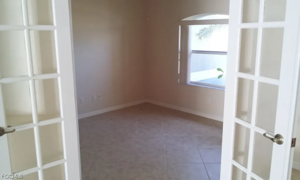 2733 SW 11th Place Cape Coral FL 33914