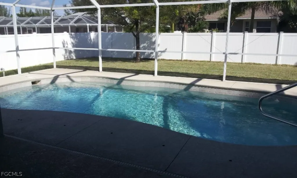 2733 SW 11th Place Cape Coral FL 33914
