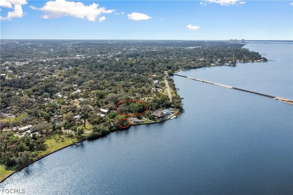 4836/4839 E Riverside Drive Fort Myers FL 33905