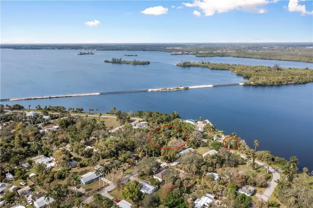 4836/4839 E Riverside Drive Fort Myers FL 33905