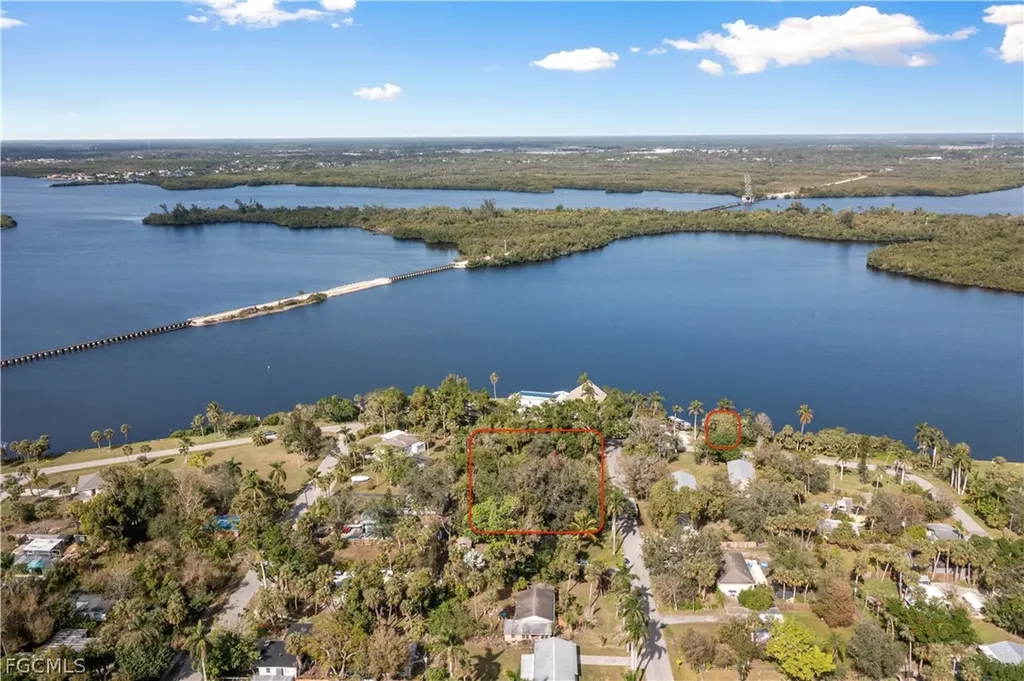 4836/4839 E Riverside Drive Fort Myers FL 33905