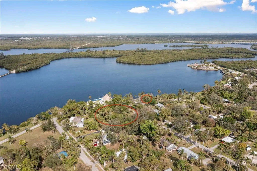 4836/4839 E Riverside Drive Fort Myers FL 33905
