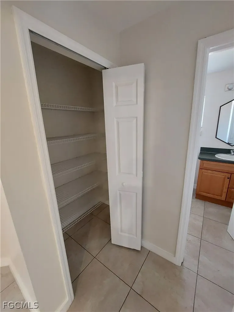 611 SE 5th Street Cape Coral FL 33990