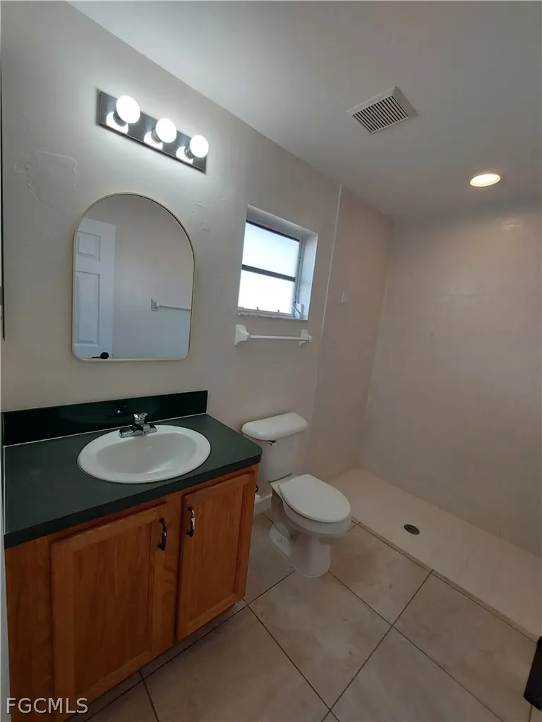 611 SE 5th Street Cape Coral FL 33990