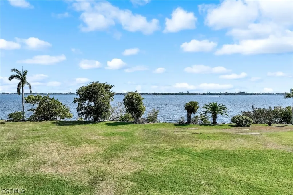 4280 SE 20th Place Cape Coral FL 33904