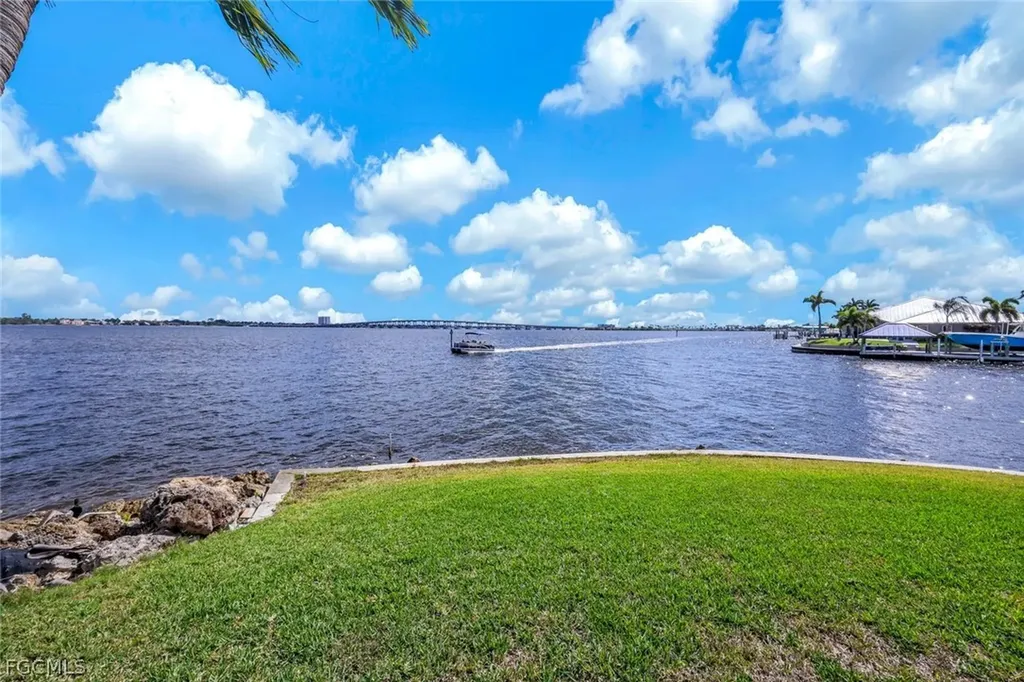 4280 SE 20th Place Cape Coral FL 33904