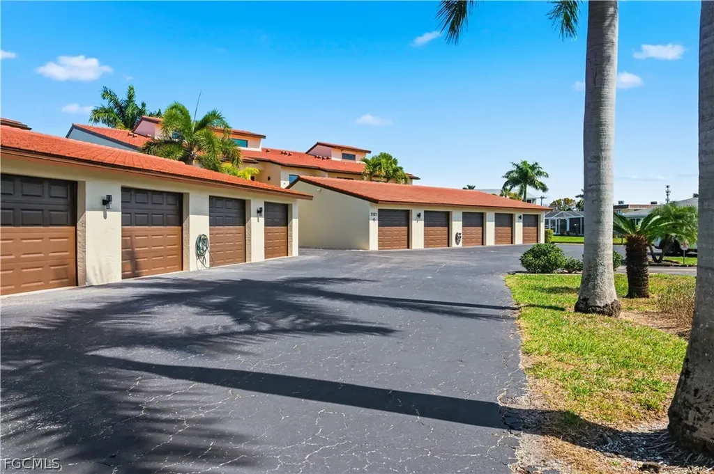 5121 Sunnybrook Court Cape Coral FL 33904