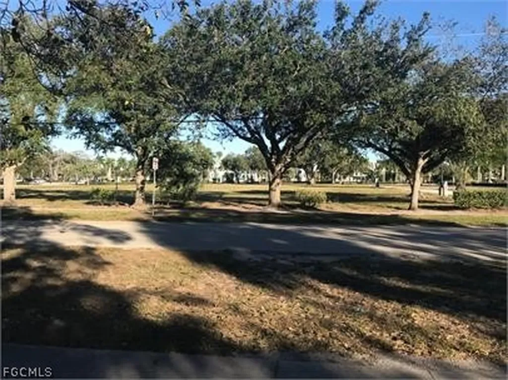 2304 Grand Avenue Fort Myers FL 33901