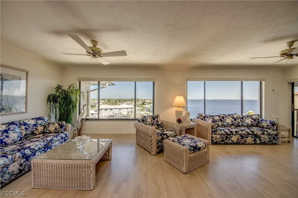 4013 SE 20th Place Cape Coral FL 33904