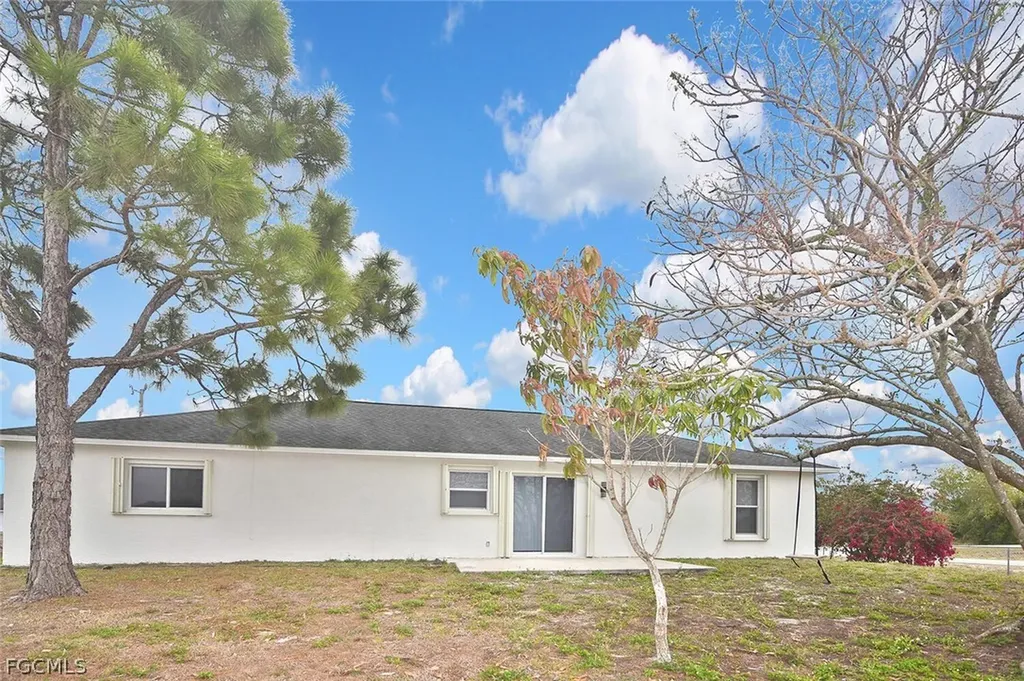 530 Peerless Circle Lehigh Acres FL 33974