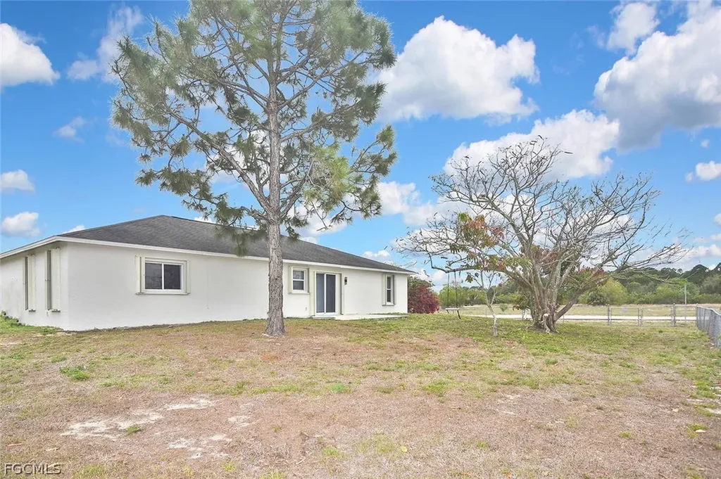 530 Peerless Circle Lehigh Acres FL 33974