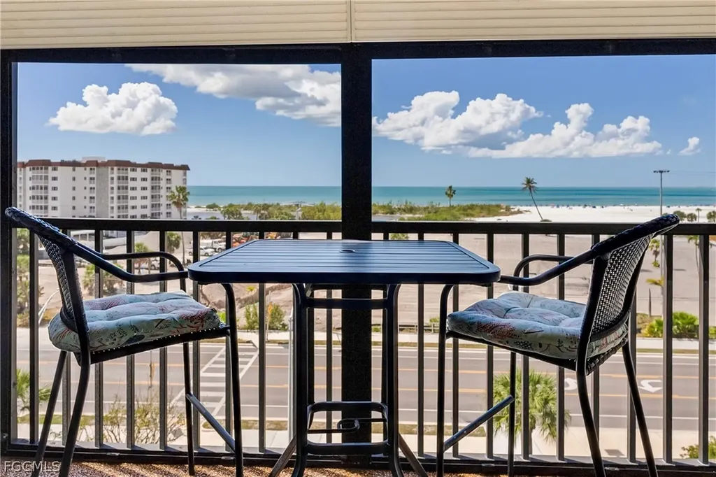 Fort Myers Beach FL, 6897 Estero Boulevard, Unit 154