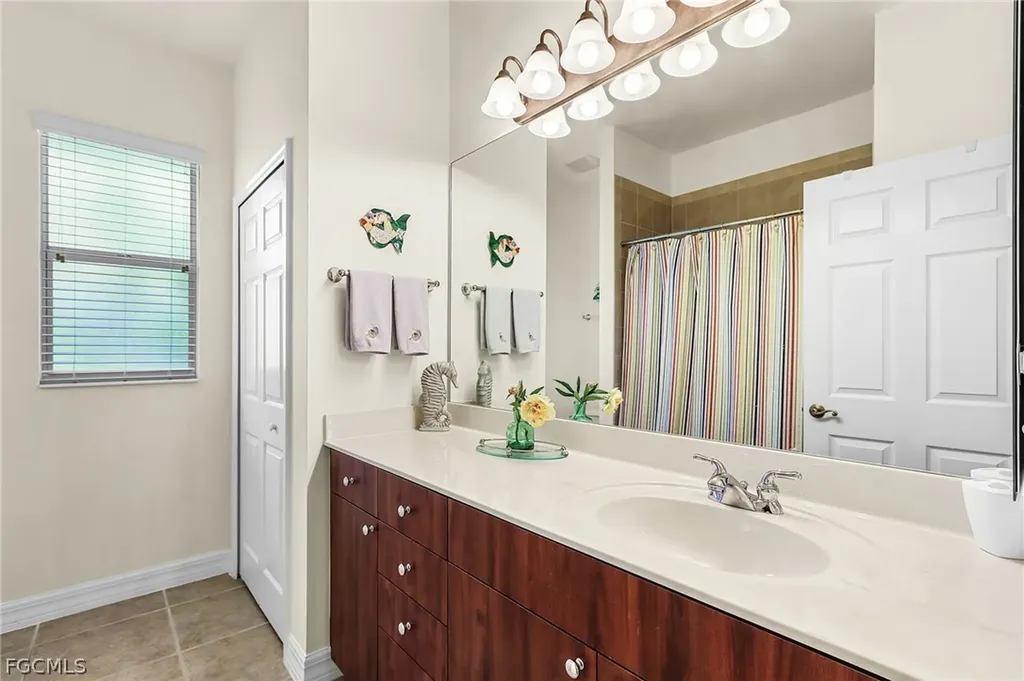 2027 SE 25th Terrace Cape Coral FL 33904