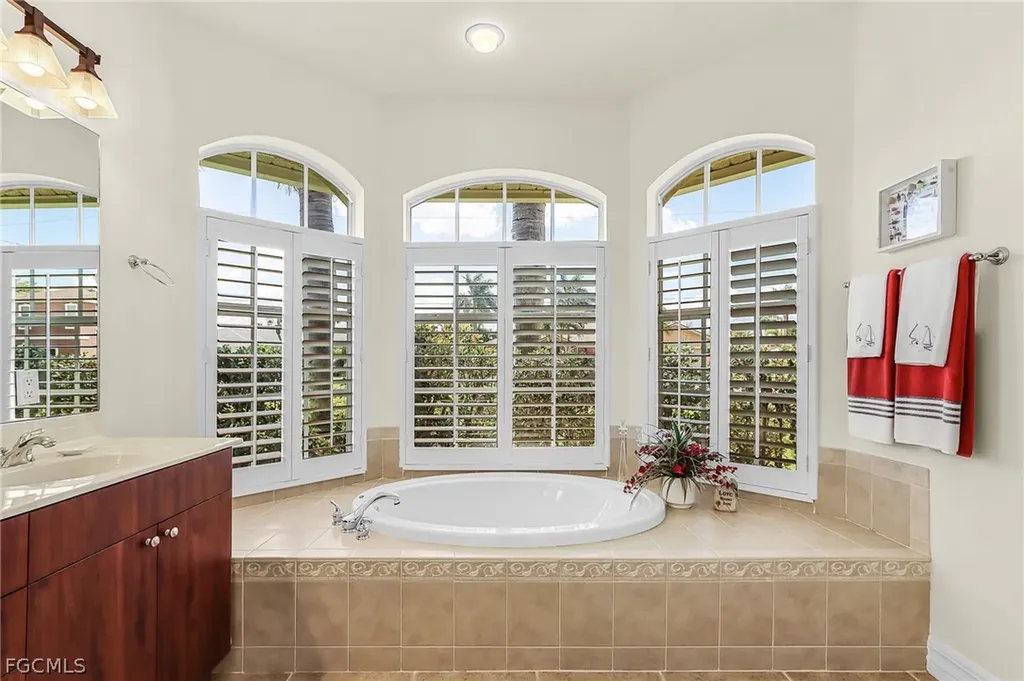 2027 SE 25th Terrace Cape Coral FL 33904
