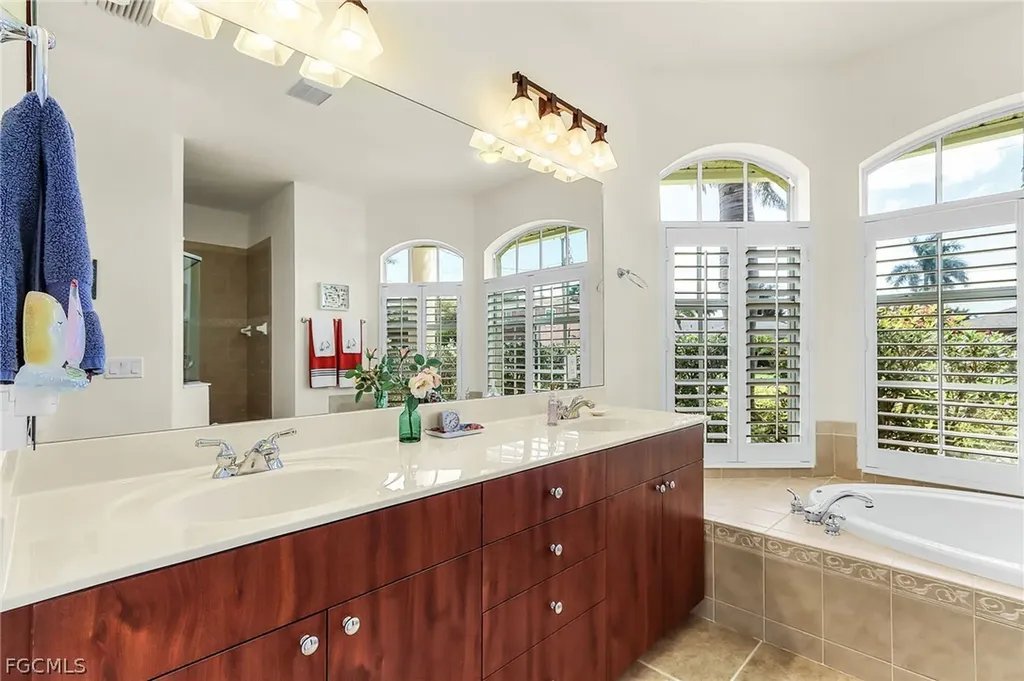 2027 SE 25th Terrace Cape Coral FL 33904