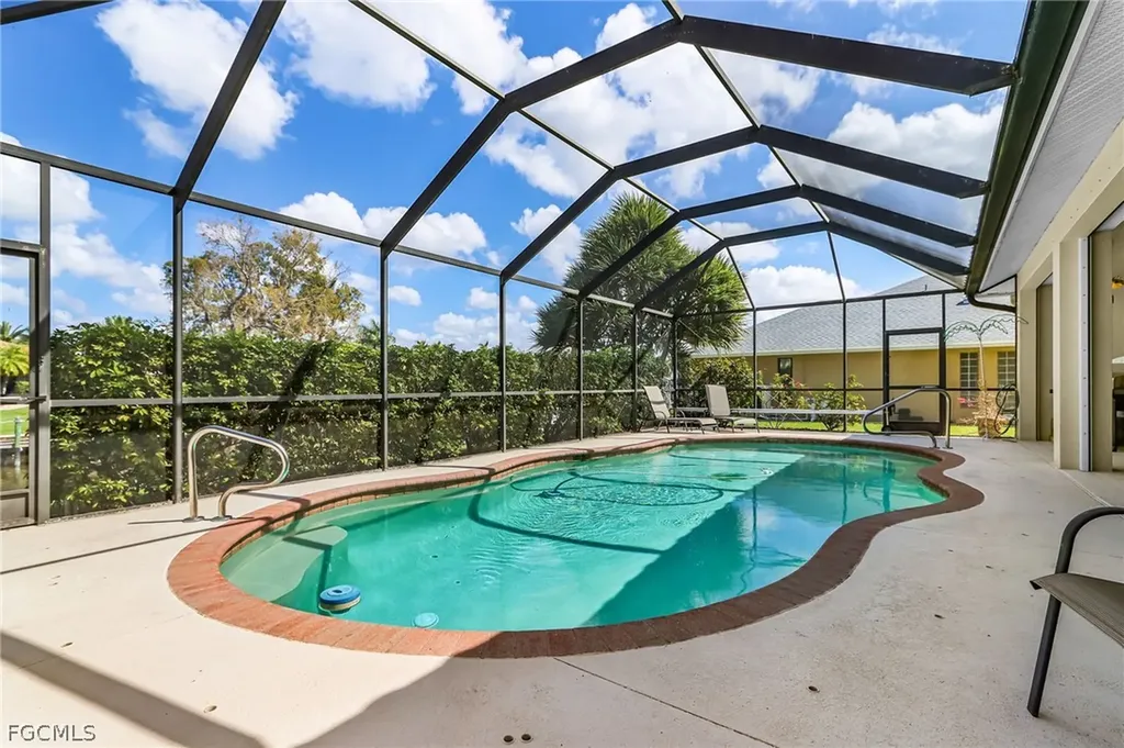 2027 SE 25th Terrace Cape Coral FL 33904