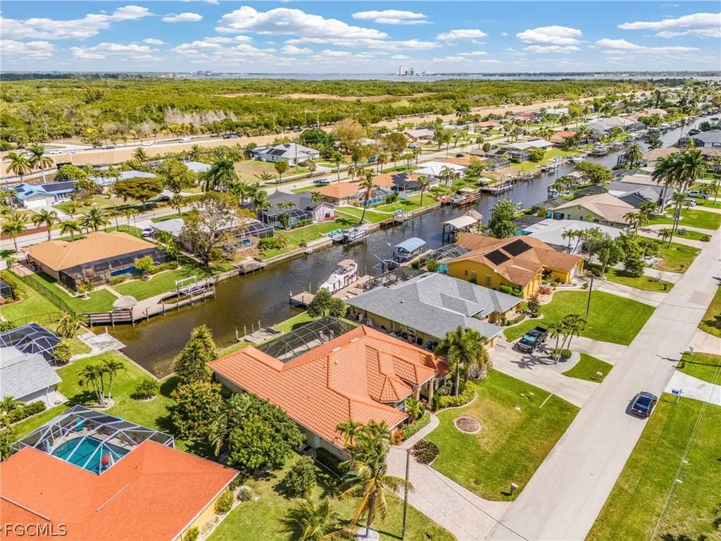 2027 SE 25th Terrace Cape Coral FL 33904