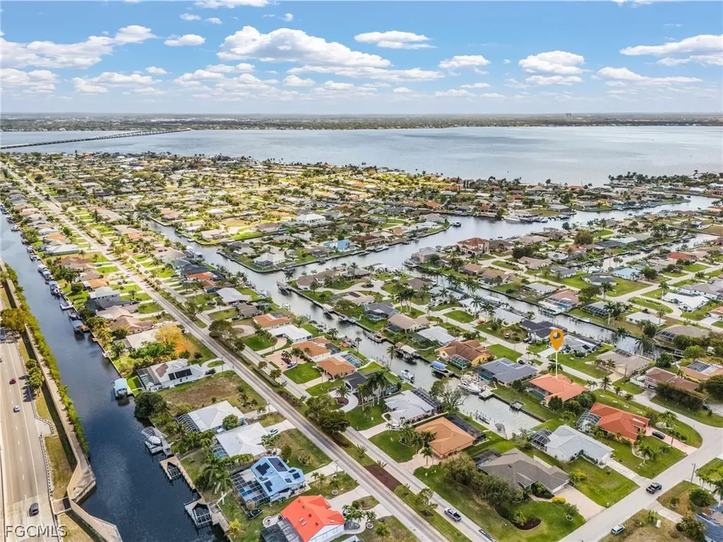 2027 SE 25th Terrace Cape Coral FL 33904