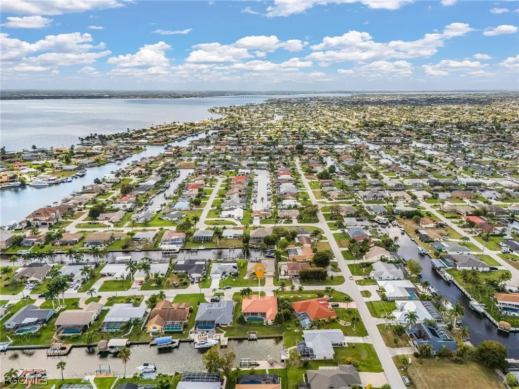 2027 SE 25th Terrace Cape Coral FL 33904