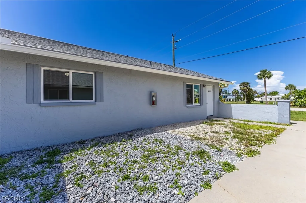 16599 Davis Road Fort Myers FL 33908