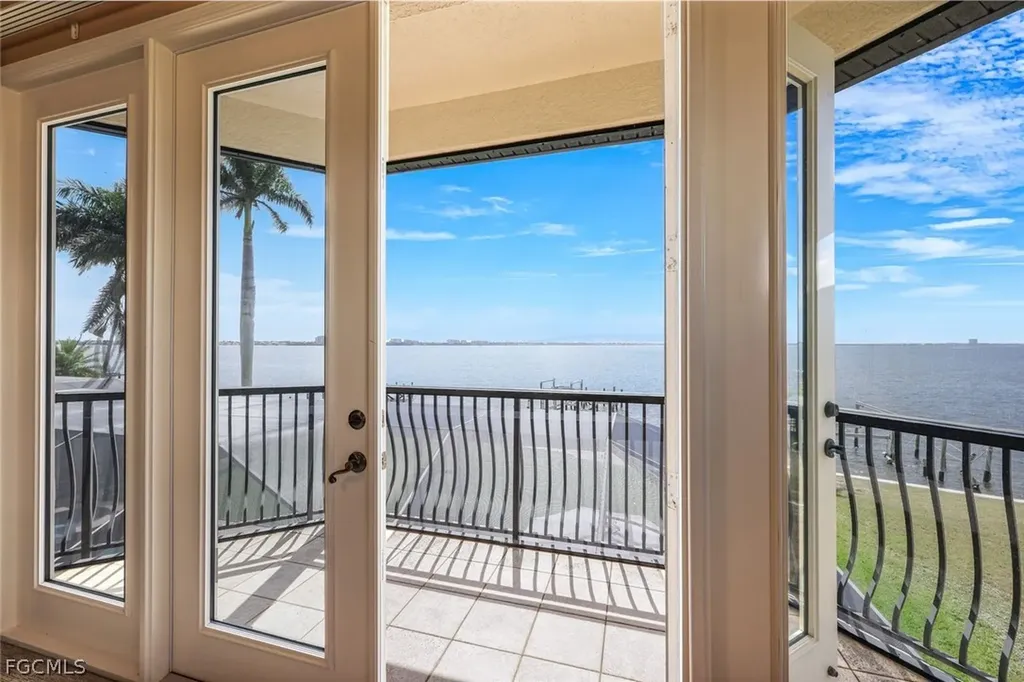 1028 Dolphin Drive Cape Coral FL 33904