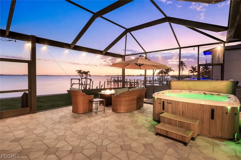 1028 Dolphin Drive Cape Coral FL 33904
