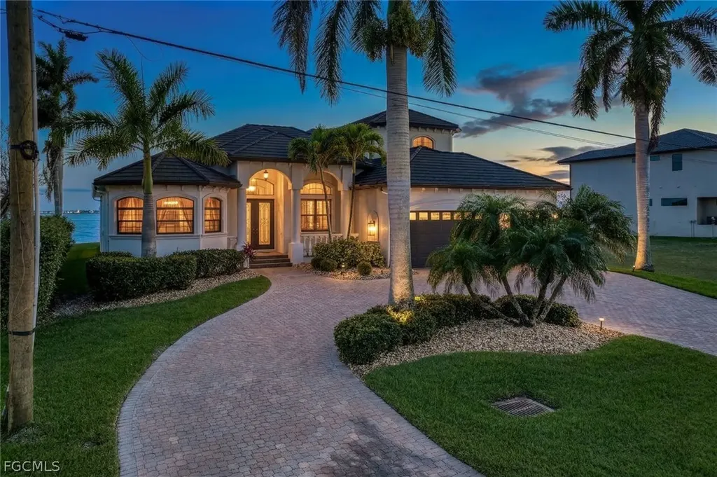 1028 Dolphin Drive Cape Coral FL 33904