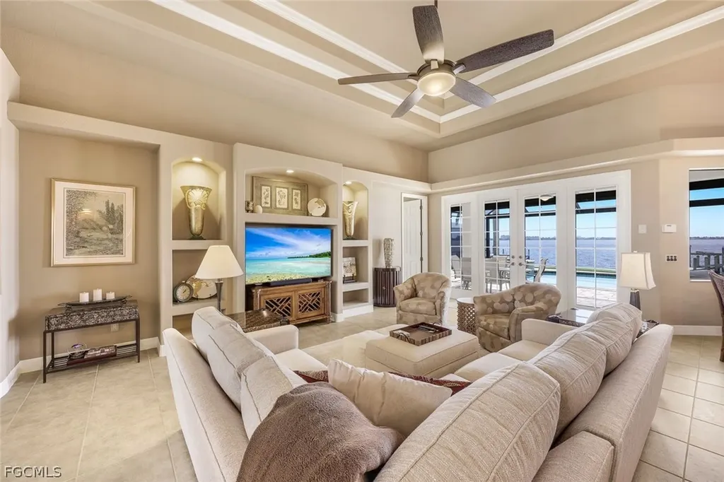 1028 Dolphin Drive Cape Coral FL 33904