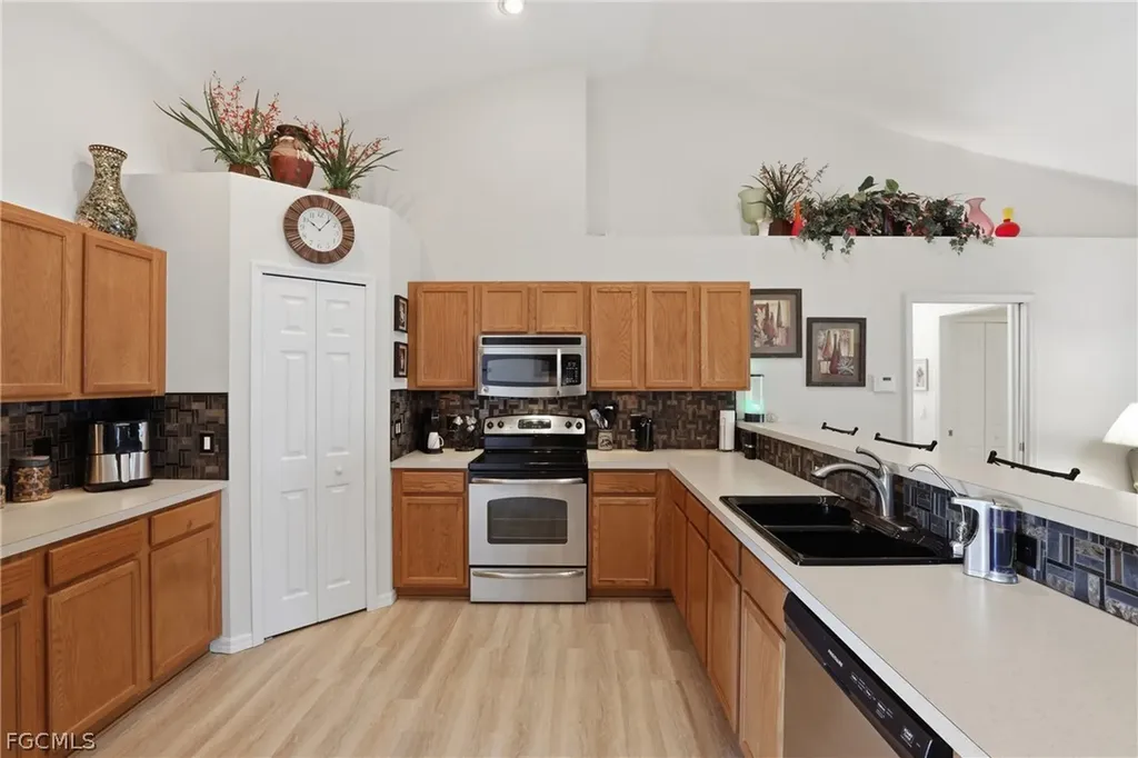 1725 NE 21st Street Cape Coral FL 33909