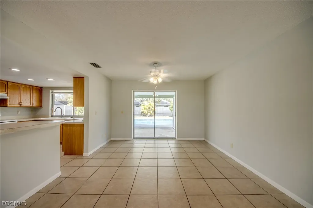 703 SE 33rd Street Cape Coral FL 33904