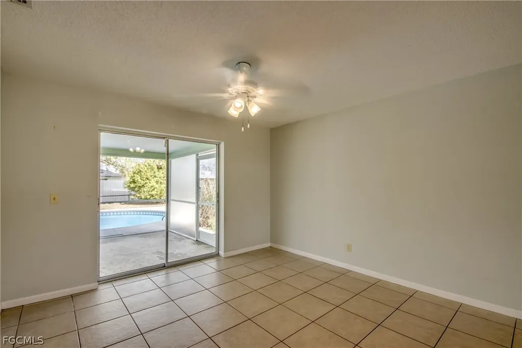 703 SE 33rd Street Cape Coral FL 33904