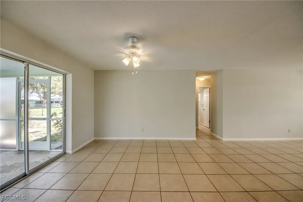 703 SE 33rd Street Cape Coral FL 33904