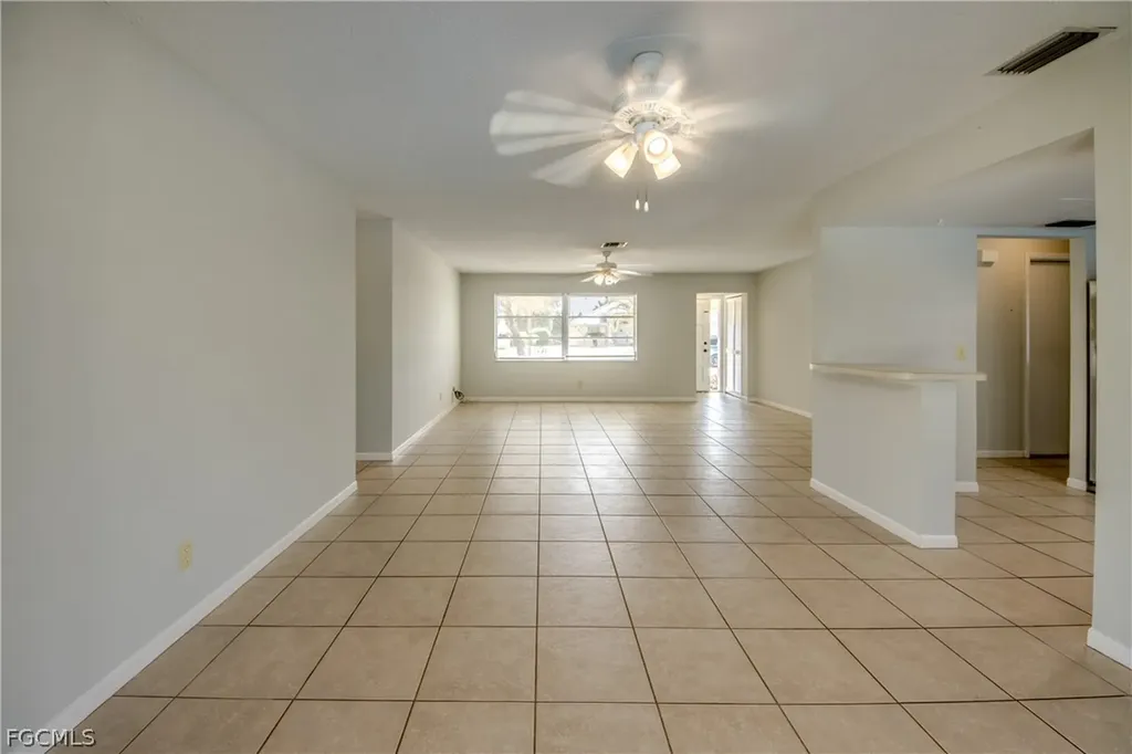 703 SE 33rd Street Cape Coral FL 33904