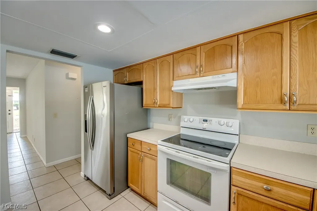 703 SE 33rd Street Cape Coral FL 33904