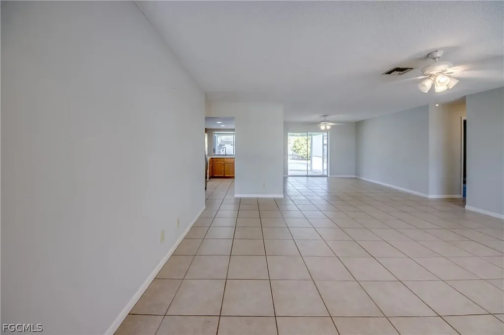 703 SE 33rd Street Cape Coral FL 33904