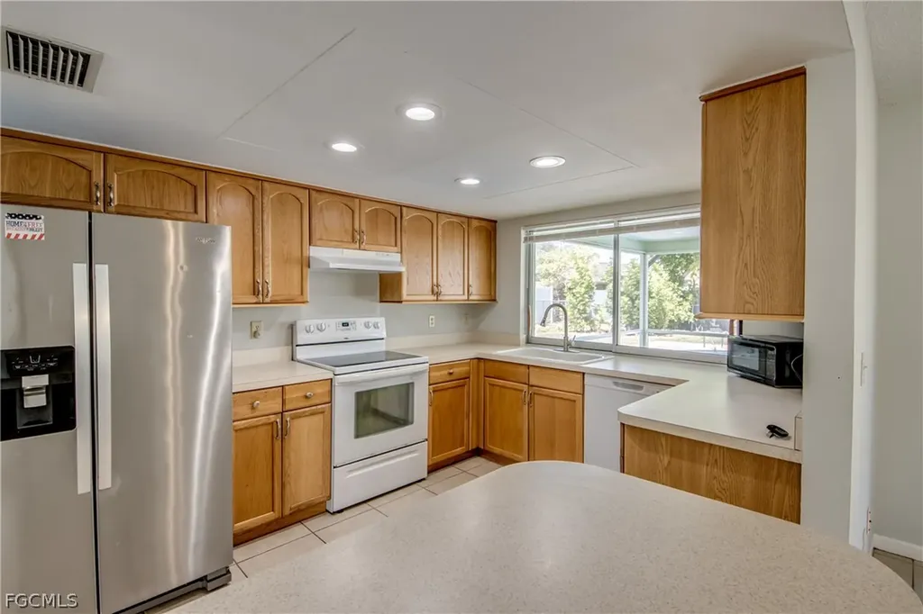 703 SE 33rd Street Cape Coral FL 33904