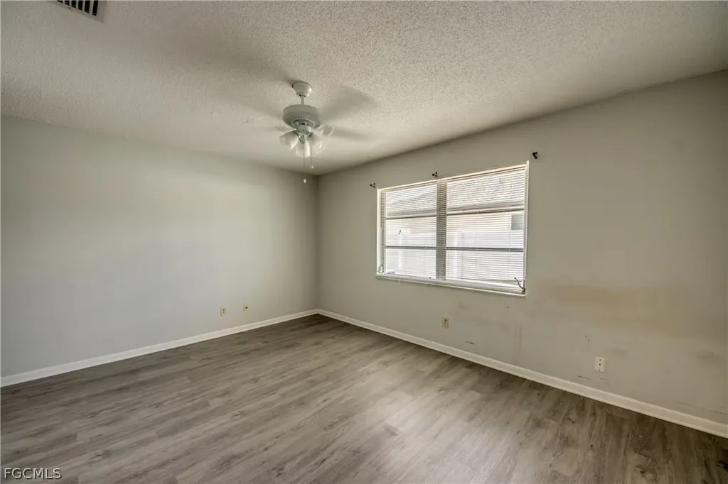 703 SE 33rd Street Cape Coral FL 33904